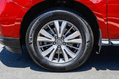 2019 Nissan Pathfinder SV