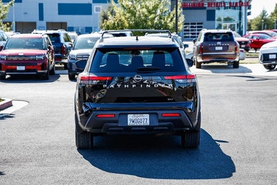 2022 Nissan Pathfinder SV