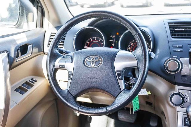 2012 Toyota Highlander SE
