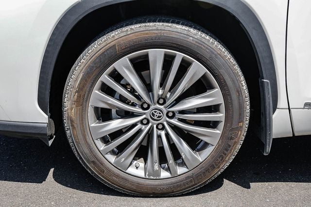 2020 Toyota Highlander Hybrid Platinum