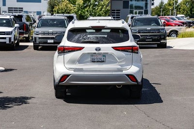 2020 Toyota Highlander Hybrid Platinum