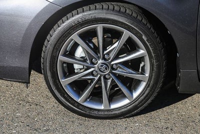 2017 Toyota Prius v Five
