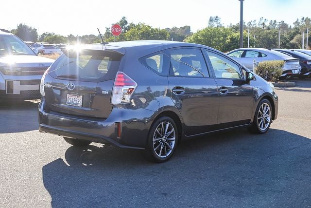 2017 Toyota Prius v Five