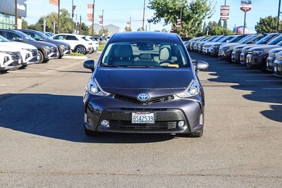 2017 Toyota Prius v Five