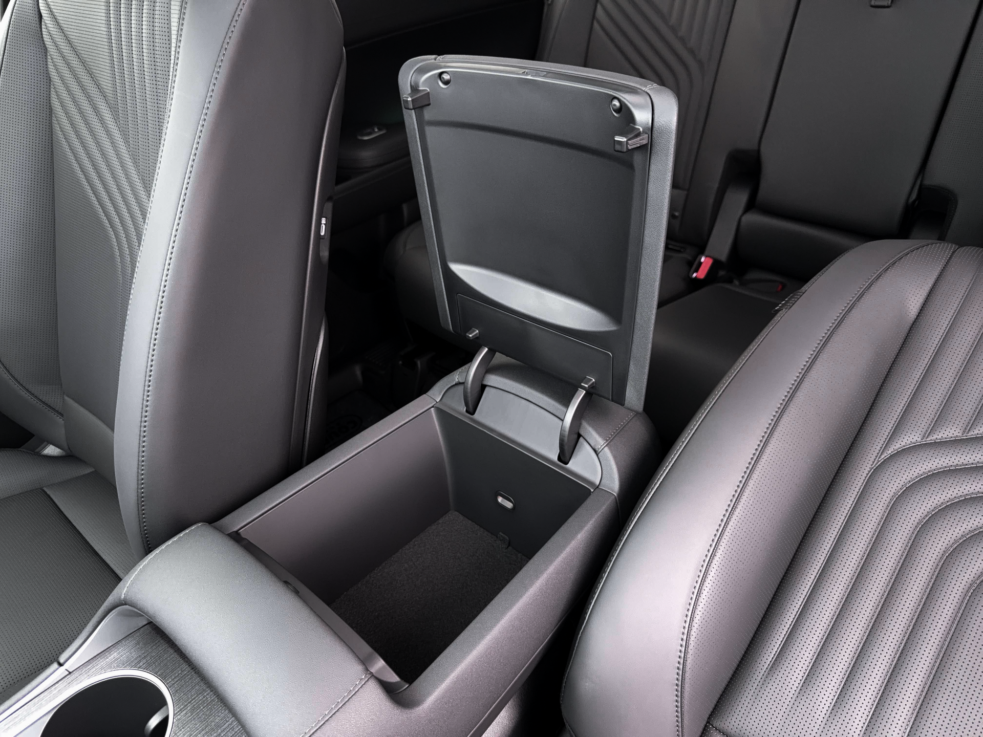 2027 Hyundai Palisade Hybrid SEL Premium 8P