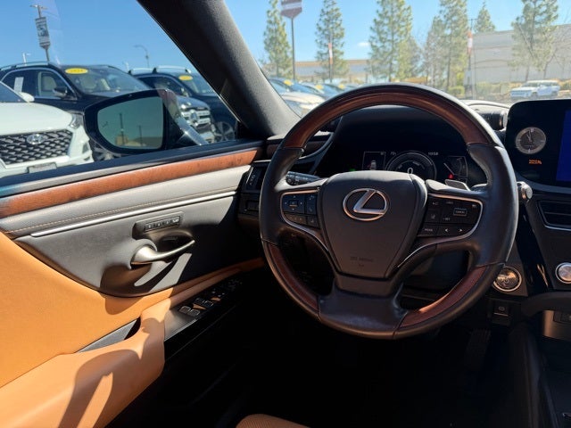 2023 Lexus ES 300h Luxury