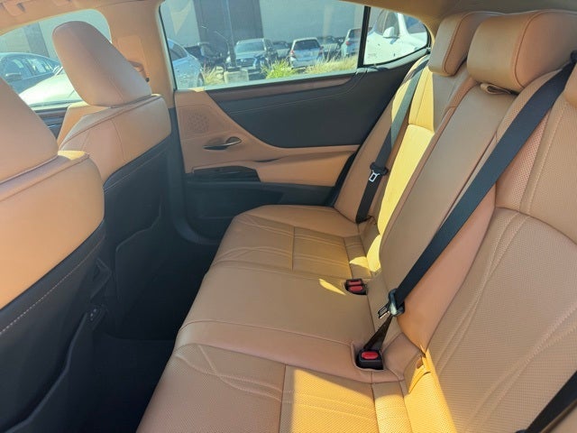 2023 Lexus ES 300h Luxury