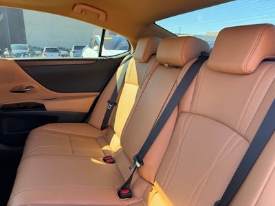 2023 Lexus ES 300h Luxury