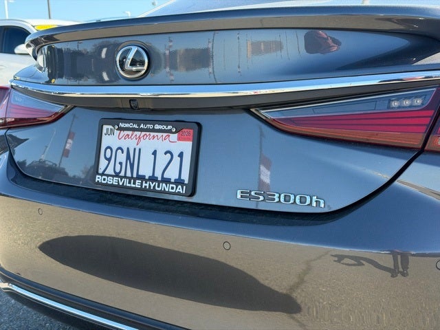 2023 Lexus ES 300h Luxury