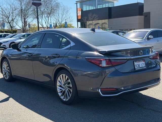 2023 Lexus ES 300h Luxury