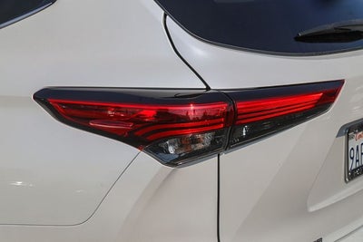 2022 Toyota Highlander Hybrid Bronze Edition