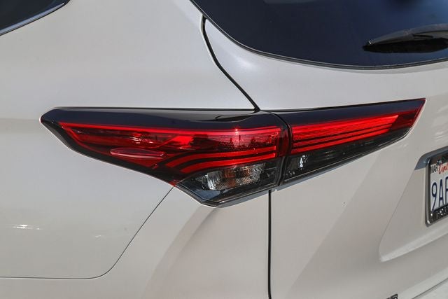 2022 Toyota Highlander Hybrid Bronze Edition