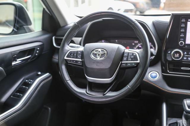 2022 Toyota Highlander Hybrid Bronze Edition