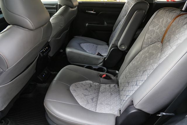 2022 Toyota Highlander Hybrid Bronze Edition