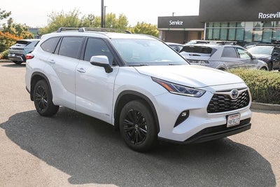 2022 Toyota Highlander Hybrid Bronze Edition
