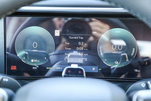 2027 Hyundai Palisade Hybrid SEL Premium 8P